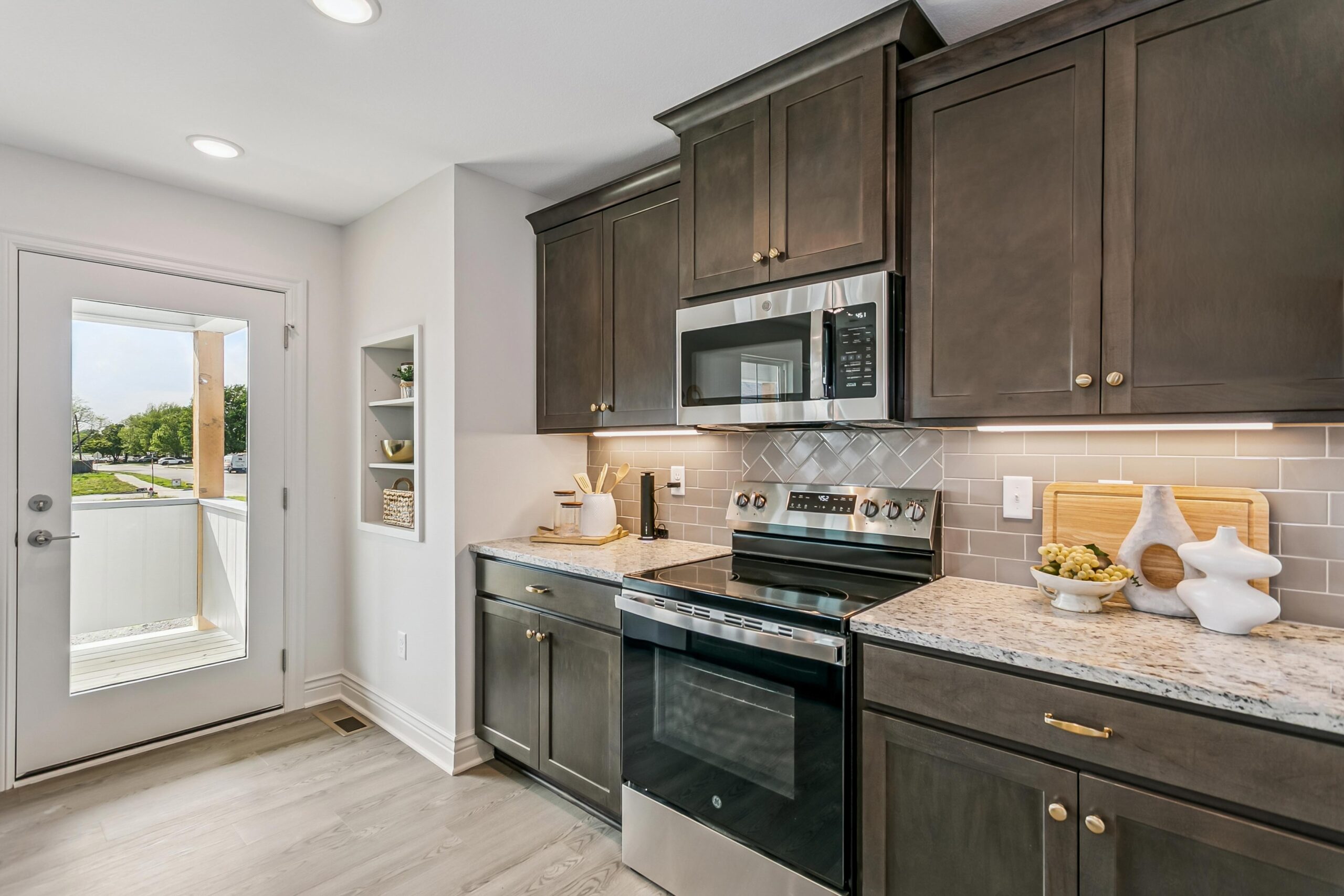 ALDER – 409 E Douglas Ave-23 (8)