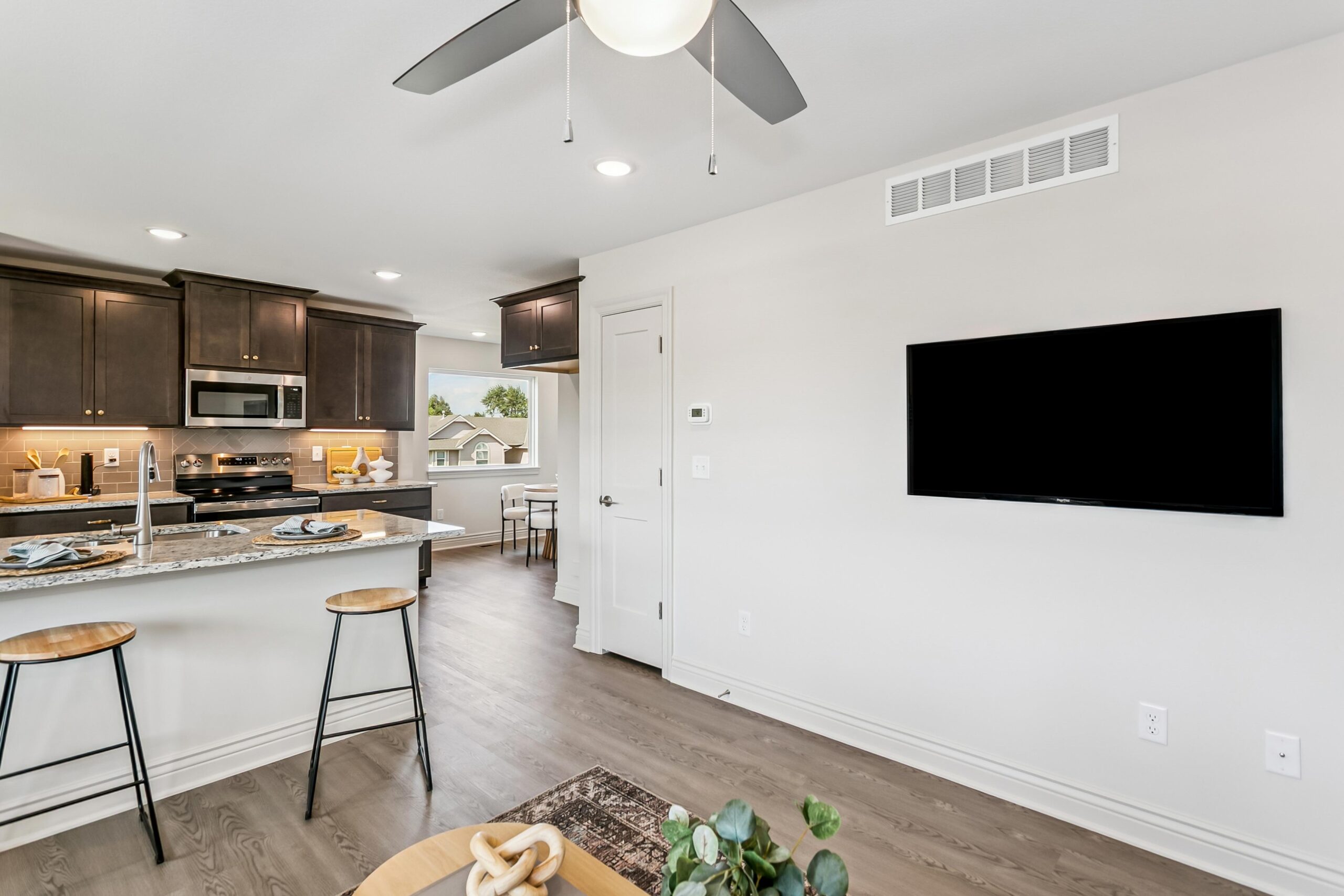 409 E Douglas Ave-8