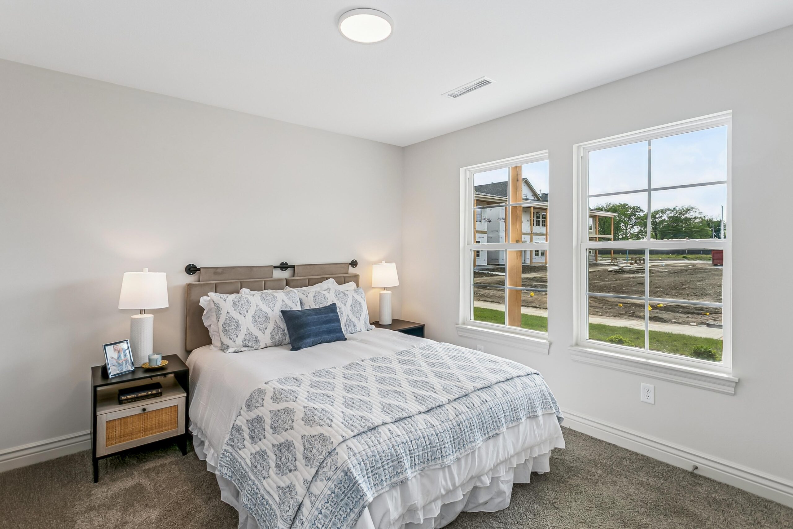 ALDER – 409 E Douglas Ave-23 (14)
